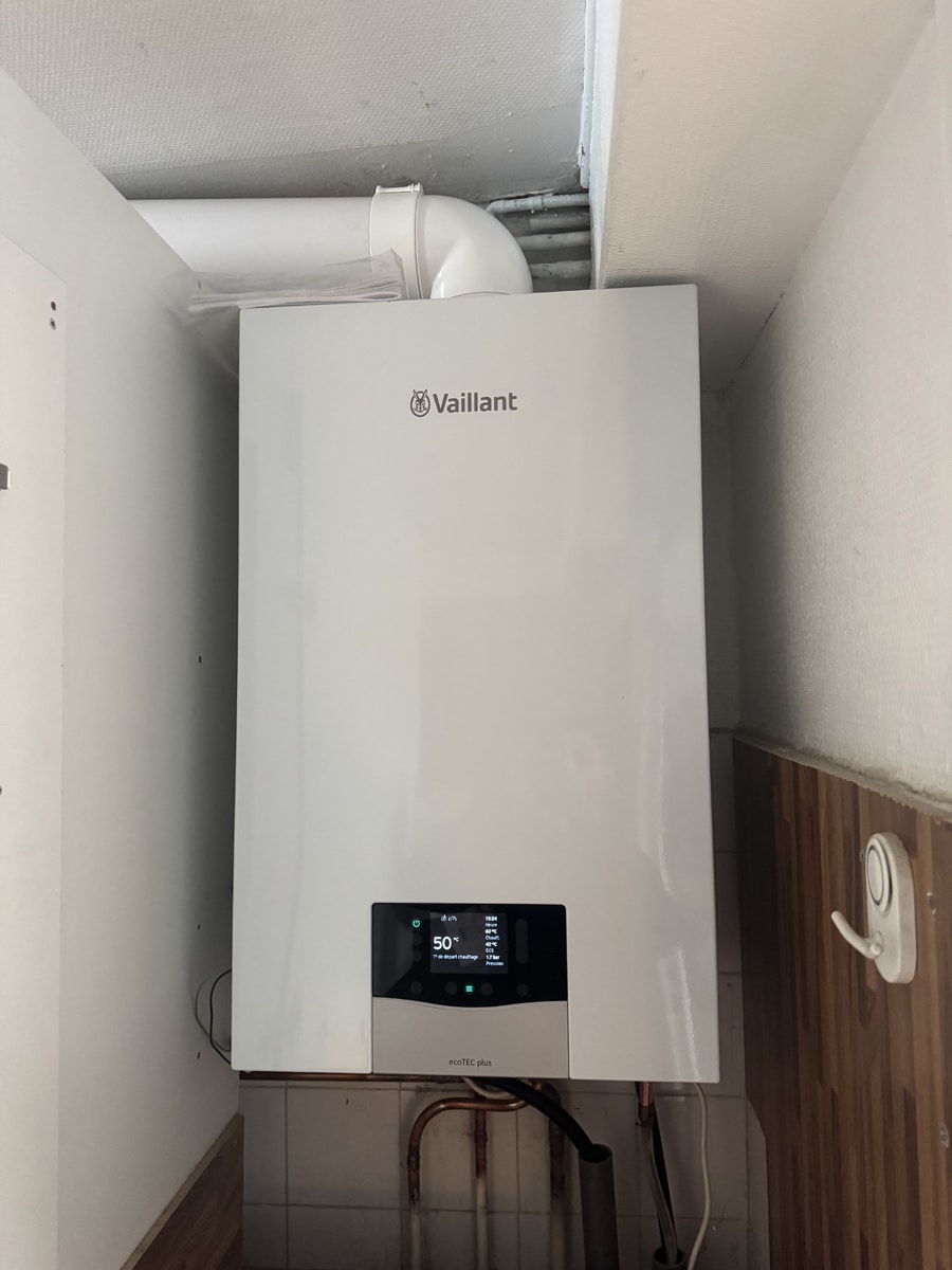 Installation d'un poêle à bois performant à Bordeaux par Marcio Plomberie